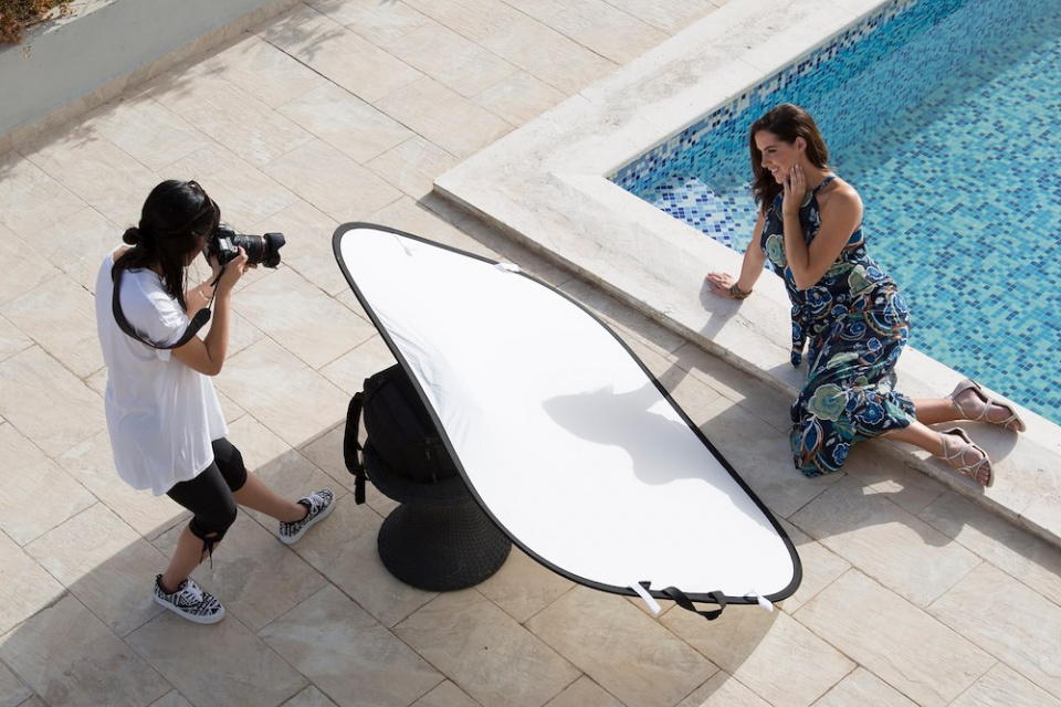 Manfrotto Collapsible Panelite Reflector 1.8 x 1.2m Silver/White - Image 3